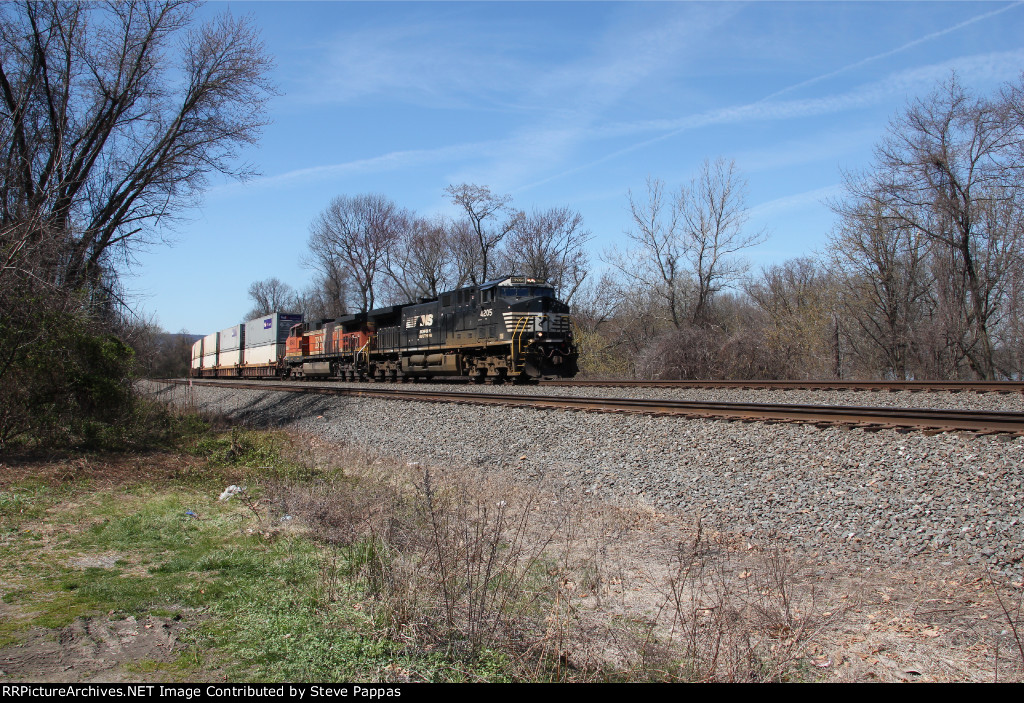 NS 4205 and BNSF 4548 take a stack train East